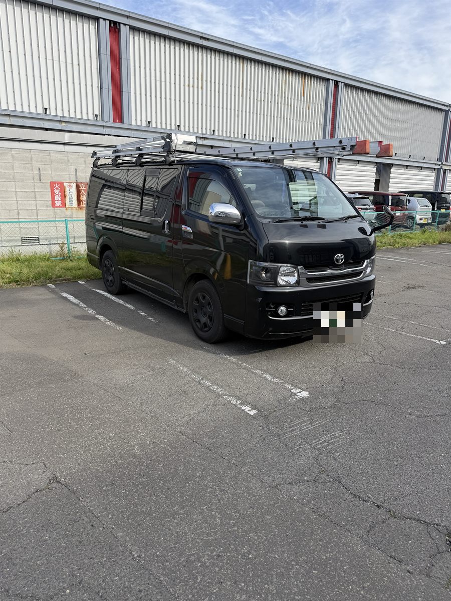 小寺電気サービスの作業車（ハイエース）